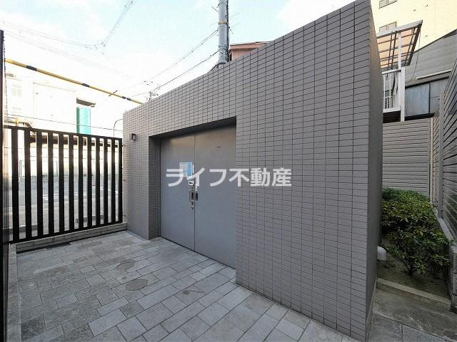 レジュールアッシュ玉造のエントランス|落ち着いたエントランスです