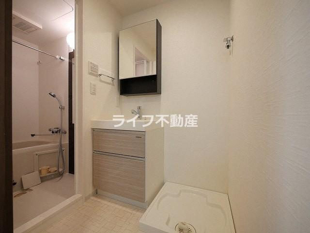 レジュールアッシュ玉造の洗面所|忙しい朝には欠かせない洗面所です