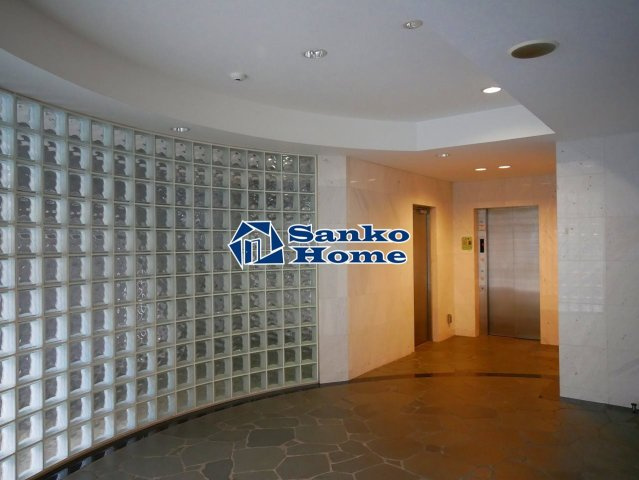 ドゥーエ新富町のロビー