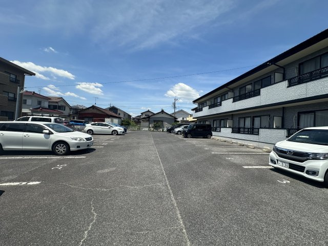 ライオンズ左右木の駐車場