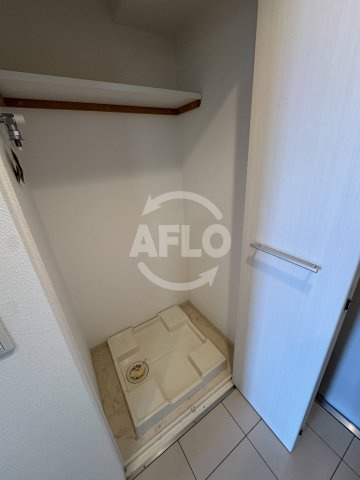 大阪市淀川区西中島６丁目の賃貸マンションの独立洗面台|プラウドフラット新大阪　洗濯パン