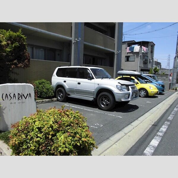 カーサリーヴァの駐車場