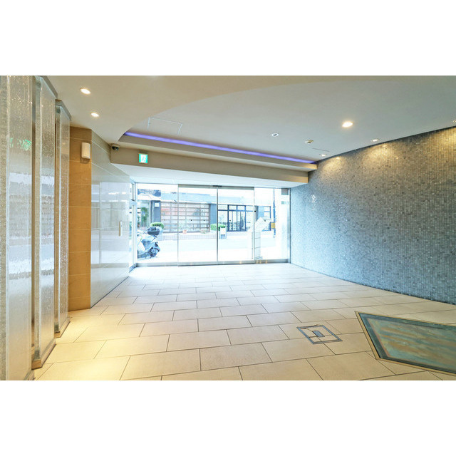 SERENiTE江坂四番館の居間・リビング