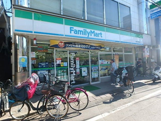 ファミリーマート鷹の台駅前店 465m