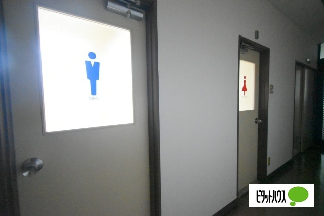 総社町総社貸事務所の内装|共用部男女別トイレ有