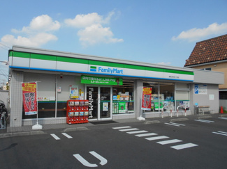 ファミリーマート練馬石神井町八丁目店まで130ｍ
