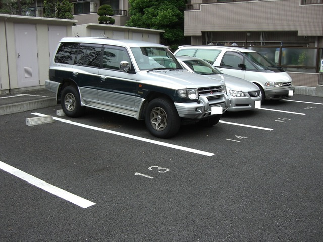 ★敷地内駐車場★（空き状況・使用料等詳細はご確認下さい）