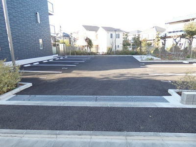★敷地内駐車場★（空き状況・使用料等詳細はご確認下さい）
