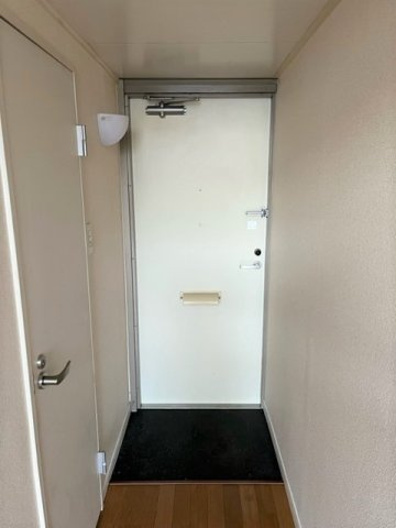 レオパレスマーブルの玄関