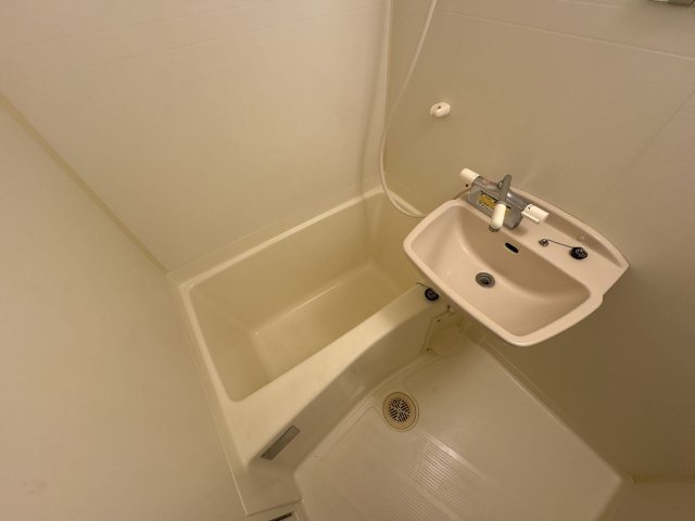 レオパレスクワトロの浴室