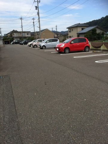 シャン・ド・フルール　Ａの駐車場