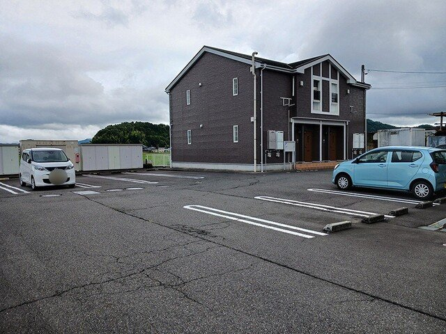 サンリット　氏家Ａの駐車場