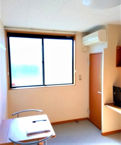 レオパレスＫＯＹＡＭＡ　ＴＨの居間・リビング