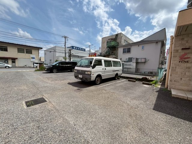 シャトル上杉の駐車場