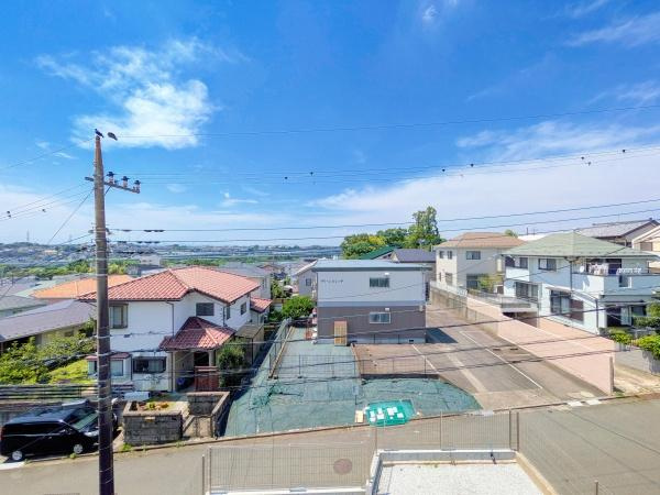 横浜市青葉区市ケ尾町の新築一戸建の庭|お庭もあるのでガーデニングなども楽しめます。