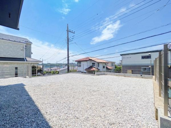横浜市青葉区市ケ尾町の新築一戸建の洋室|二面採光の明るく、落ち着きのある洋室！
休日はこちらでおくつろぎ下さい♪