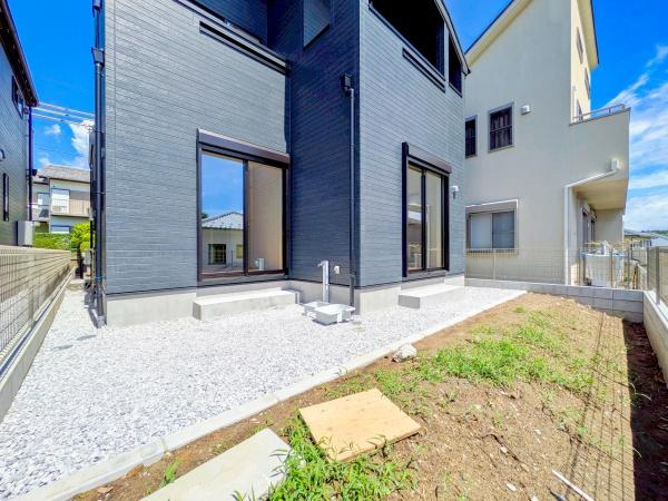 横浜市金沢区富岡西４丁目の新築一戸建の庭|お庭もついています！
家庭菜園や、お子様のプールなど、使い方は様々です！