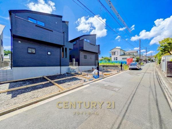 横浜市金沢区富岡西４丁目の新築一戸建の前面道路含む現地写真|陽当りの良さ、住環境を現地にてご確認下さい！
周辺環境も合わせてご案内させていただきます！