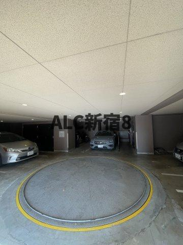フェニックス方南町弍番館の駐車場