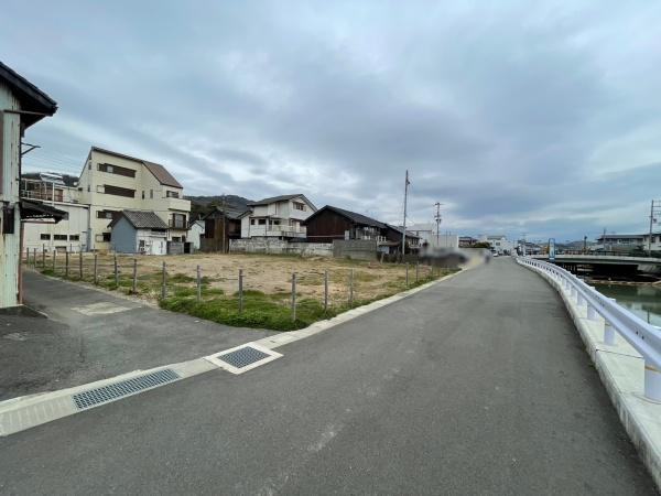 海南市日方　土地の前面道路含む現地写真
