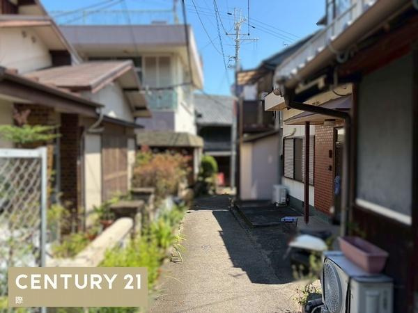 下津町塩津　中古戸建の前面道路含む現地写真