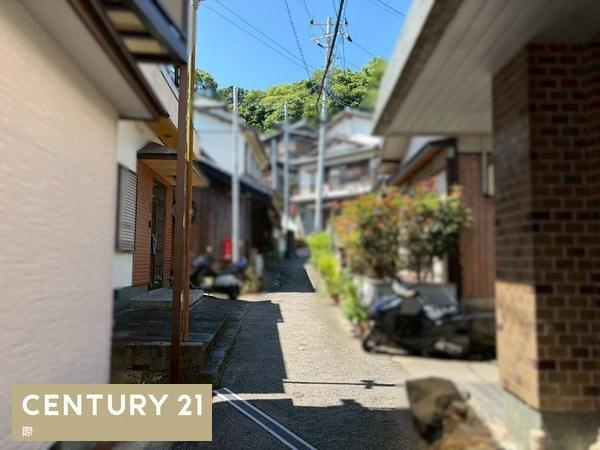下津町塩津　中古戸建の前面道路含む現地写真