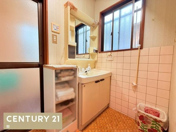 下津町塩津　中古戸建の独立洗面台
