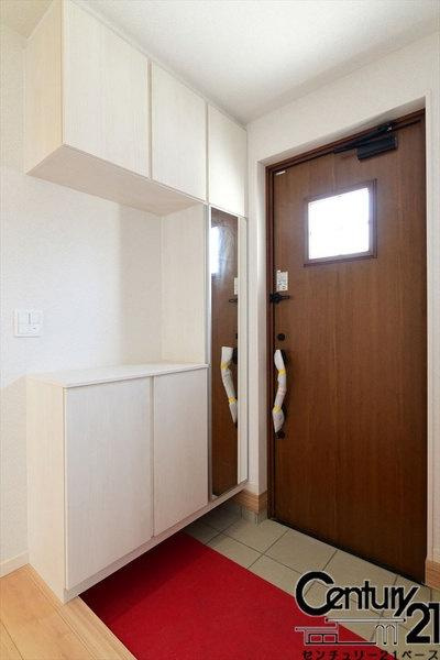 リナージュ前栽町 ／新築一戸建の内観：施工例|■玄関には大容量シューズボックス完備！■