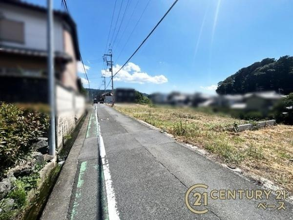 桜井市大字河西の売地の前面道路含む現地写真|■現地撮影写真■ 前面道路は４ｍ以上！