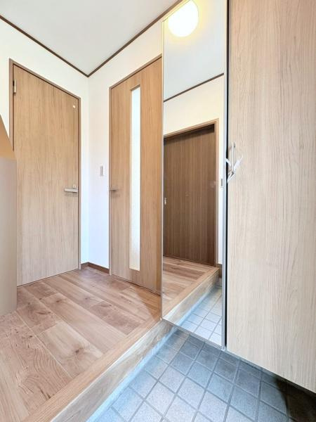 横浜市栄区本郷台３丁目の中古一戸建の玄関