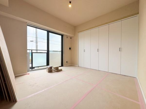フェイム宮前平の洋室|洋室約6.2帖。リフォーム中です。