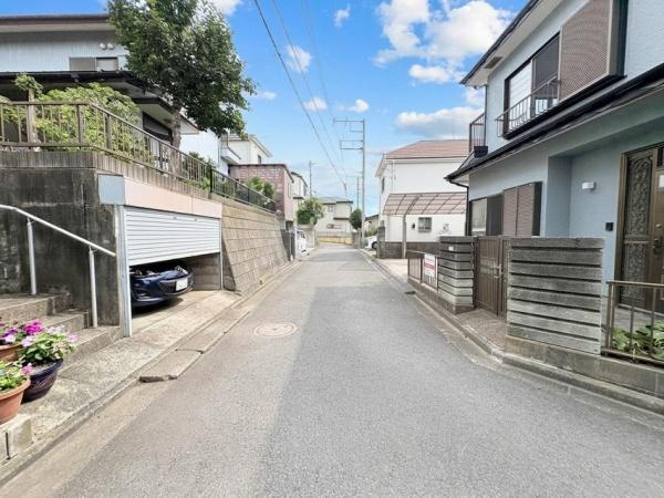 藤沢市長後の中古一戸建の前面道路含む現地写真