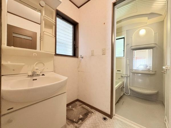 鎌倉市台４丁目の中古一戸建の独立洗面台