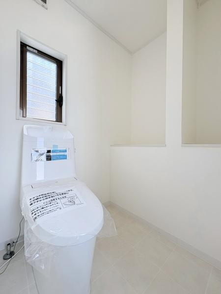 藤沢市高倉の中古一戸建のトイレ