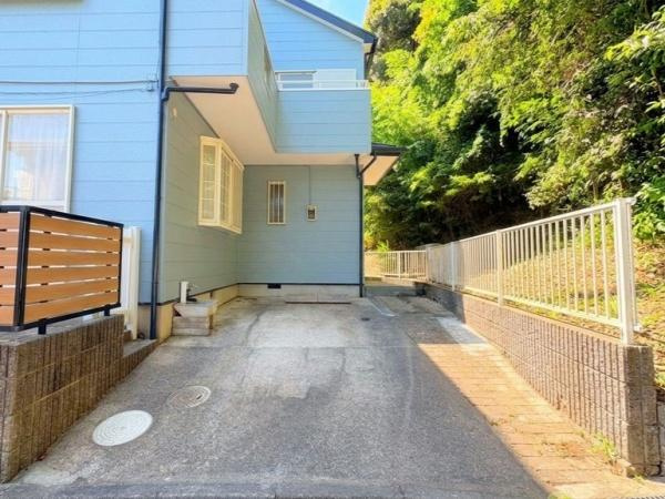 鎌倉市七里ガ浜東５丁目の中古一戸建の駐車場