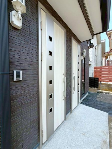 横浜市港南区芹が谷１丁目の中古一戸建の玄関