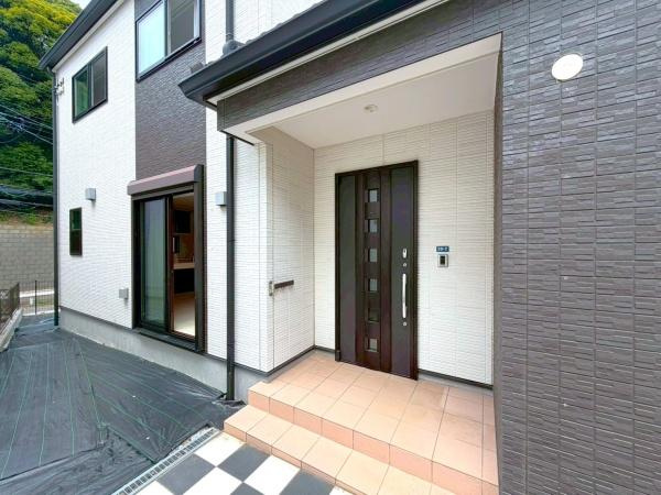 横浜市港南区芹が谷１丁目の中古一戸建の玄関