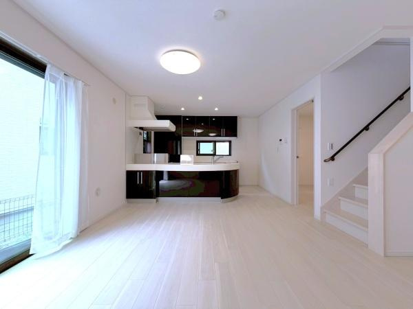 横浜市港南区芹が谷１丁目の中古一戸建の居間・リビング