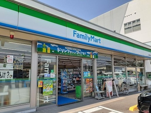 ラシュレＲの周辺|ファミリーマート卸本町店まで1100m
