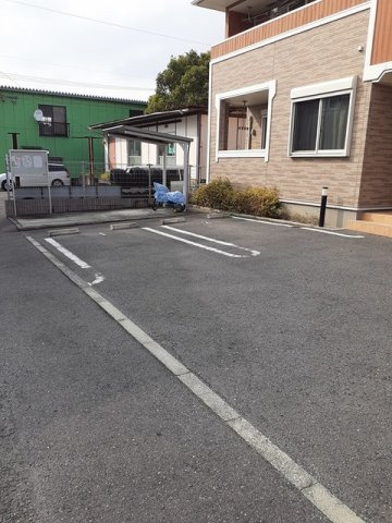 ハピネス高良台の駐車場
