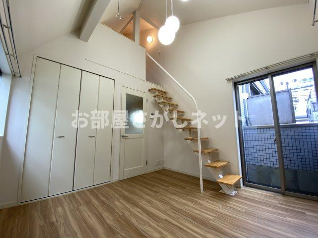カーサベルデ中野【おとり物件なし】#学生・社会人にオススメ！初期費用分割払いOK！の居間・リビング