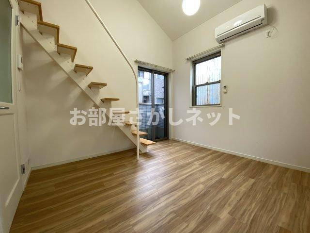カーサベルデ中野【おとり物件なし】#学生・社会人にオススメ！初期費用分割払いOK！の居間・リビング