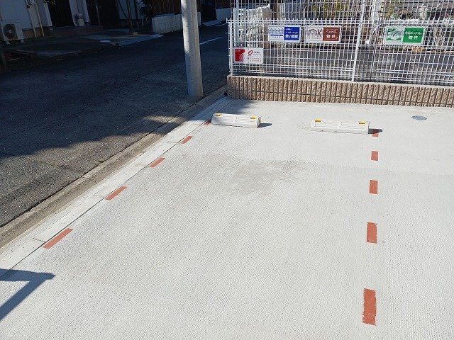 ブランシュ（Ｂｌａｎｃｈｅ）の駐車場