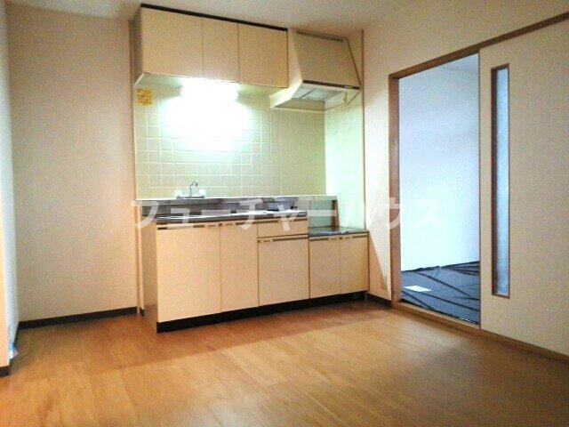 ロマニー平和坂ハイツの居間・リビング|こちらの居間で趣味の時間をお楽しみください