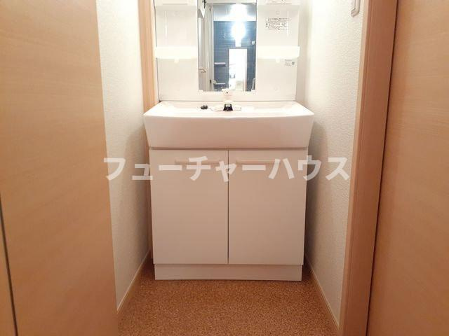 アクア　ガーデン　Ⅲの洗面所|明るい洗面所です