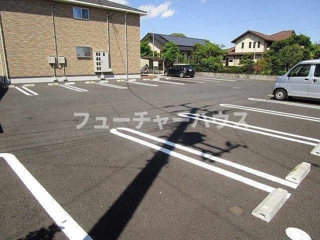 スイート　レイの駐車場