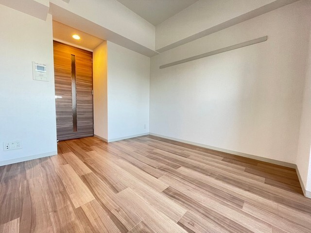 プレサンスＯＳＡＫＡ　ＤＯＭＥＣＩＴＹワンダーの内装|明るい色調の室内です