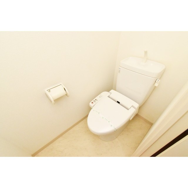 ルクレ阿波座レジデンスのトイレ|シンプルで使いやすいトイレです