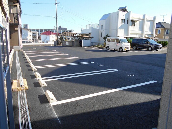 ヌーベルメゾンの駐車場