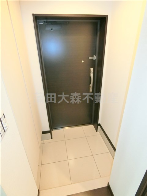 ドゥーエ大鳥居WESTの玄関